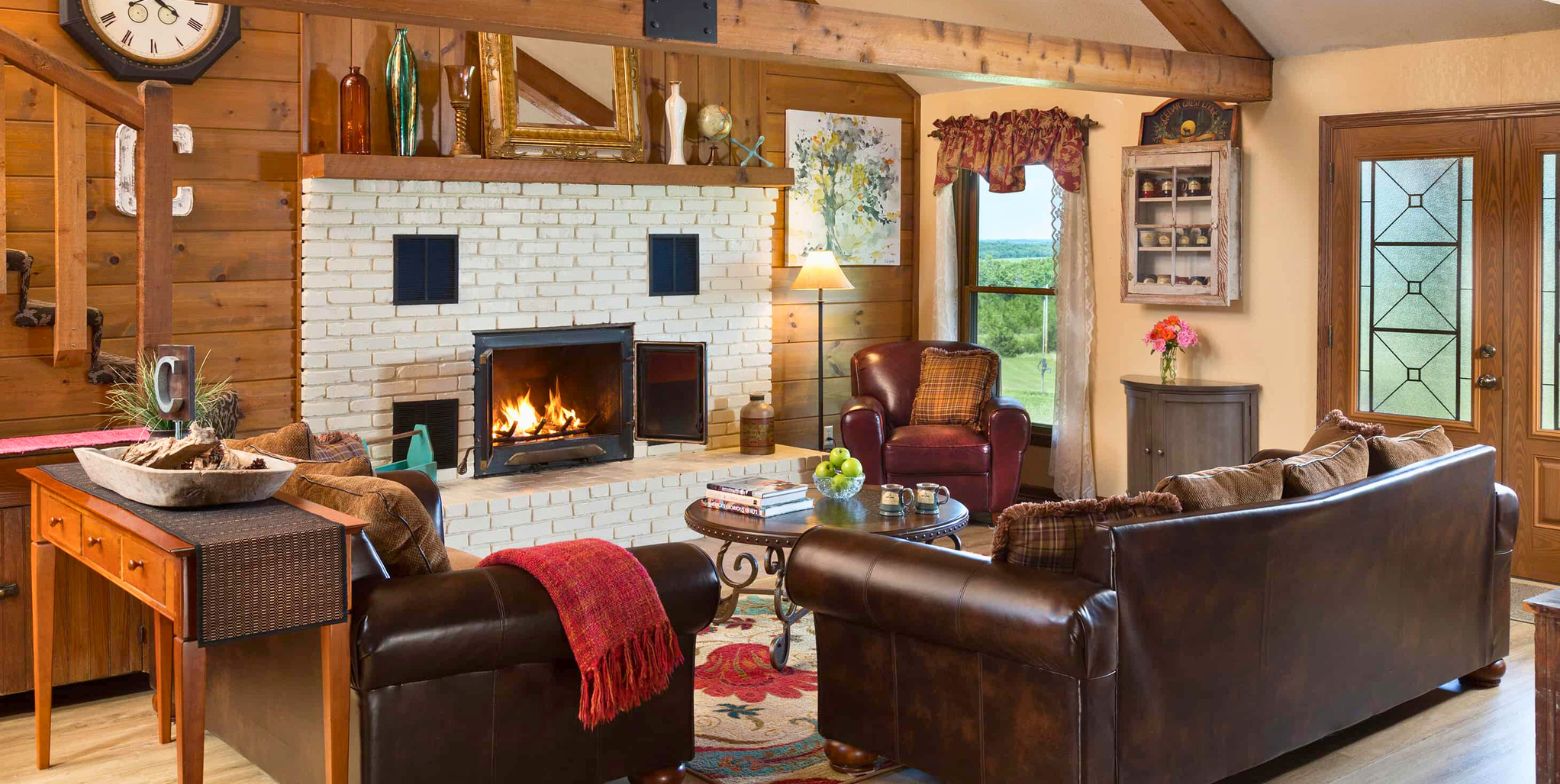 main common sitting area at cedar crest lodge